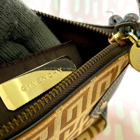 GIVENCHY LOGO MINI SHOULDER BAG - Picture 13 of 15